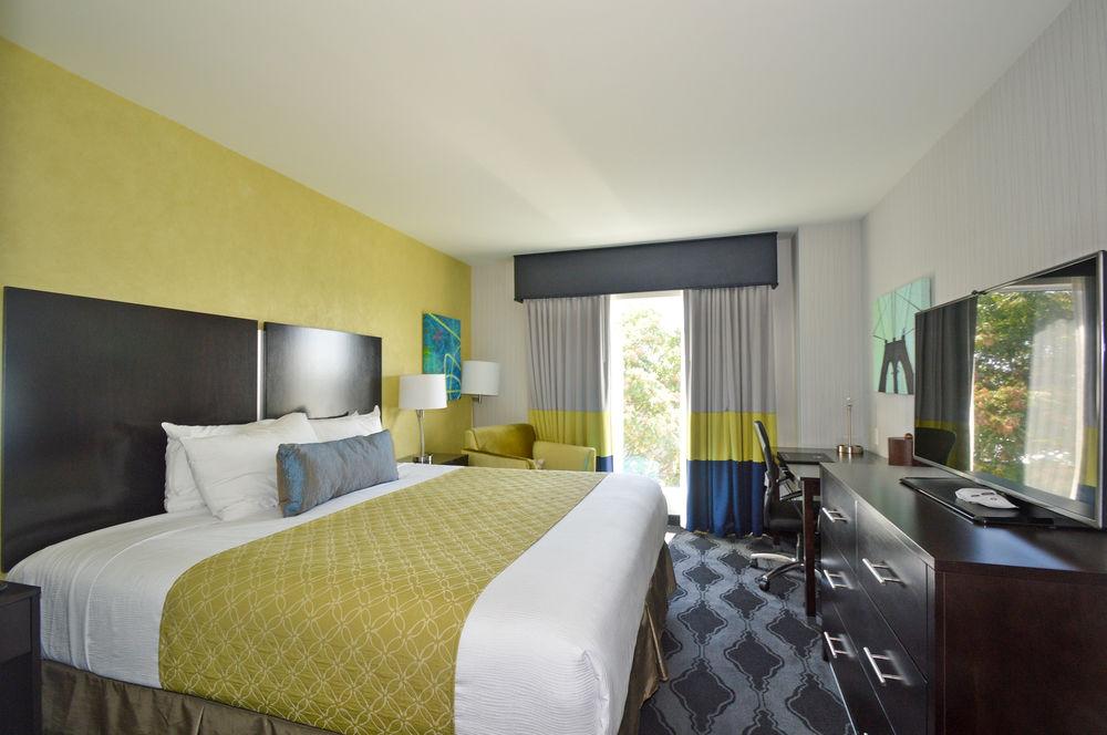Best Western Plus Laguardia Airport Hotel New York Bagian luar foto